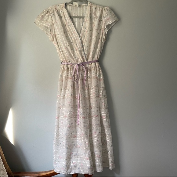 Union Made in USA Vintage Light Airy Embossed Pintstripe Floral Dress Coquette - Picture 1 of 7